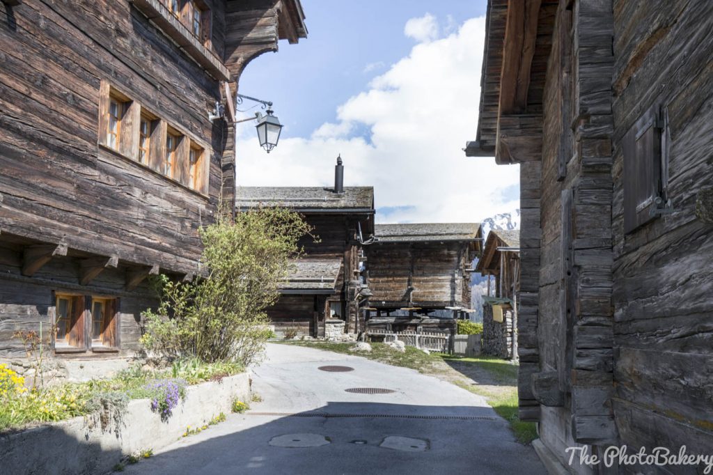 Holzhäuser in Walliser Dorf