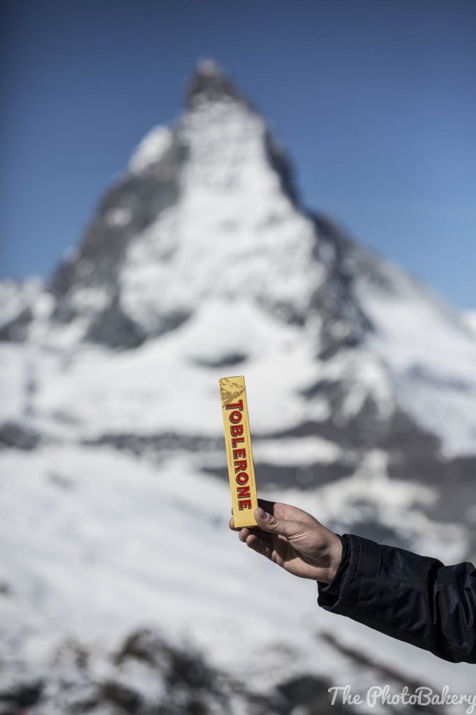 Toblerone mit Matterhorn im Hintergrund